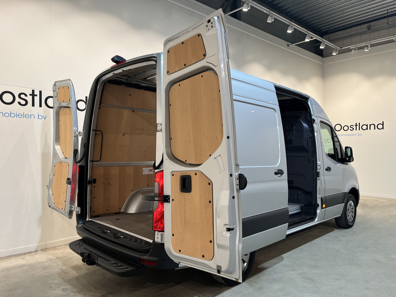 Mercedes-Benz Sprinter 315 CDI L2H2 RWD Automaat / Euro 6 / CarPlay / Airco / Camera / Trekhaak / Navigatie / 3-Zits / 21.000 KM !! / BPM VRIJ !! - Panel van: picture 2 Mercedes-Benz Sprinter 315 CDI L2H2 RWD Automaat / Euro 6 / CarPlay / Airco / Camera / Trekhaak / Navigatie / 3-Zits / 21.000 KM !! / BPM VRIJ !! - Panel van: picture 2