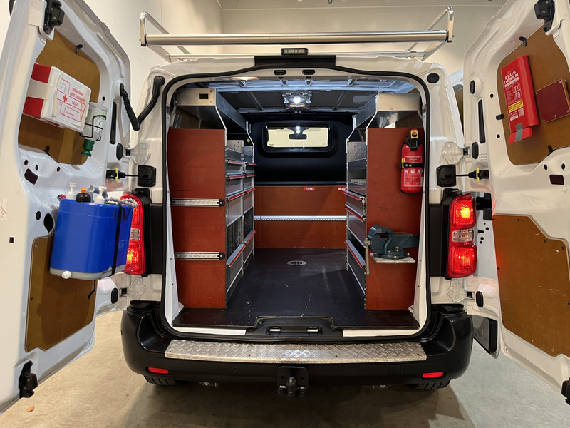 Opel Vivaro 2.0 CDTI L2H1 120 PK Servicebus / Inrichting / Euro 6 / 220V. / Airco / Cruise Control / Trekhaak / Camera / CarPlay / Navigatie / 60.800 KM !! - Small van: picture 4 Opel Vivaro 2.0 CDTI L2H1 120 PK Servicebus / Inrichting / Euro 6 / 220V. / Airco / Cruise Control / Trekhaak / Camera / CarPlay / Navigatie / 60.800 KM !! - Small van: picture 4