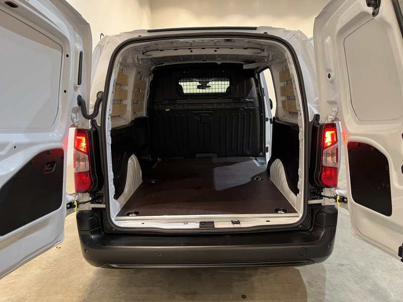 Peugeot e-Partner Premium Long 50 kWh / 100% elektrisch !! / Airco / Cruise Control / PDC / CarPlay / Navigatie / 4.350 KM !! - Small van, Electric van: picture 5 Peugeot e-Partner Premium Long 50 kWh / 100% elektrisch !! / Airco / Cruise Control / PDC / CarPlay / Navigatie / 4.350 KM !! - Small van, Electric van: picture 5