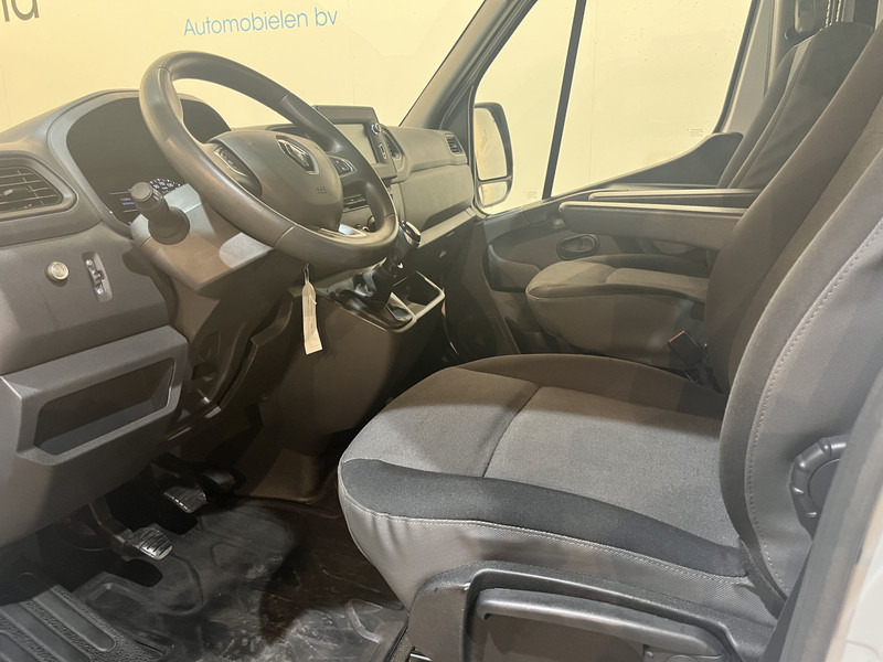 Renault Master T35 2.3 dCi 135 PK L2 Open Laadbak / Euro 6 / Airco / CarPlay / Imperiaal / Cruise Control / 11.200 KM !! - Flatbed van: picture 5 Renault Master T35 2.3 dCi 135 PK L2 Open Laadbak / Euro 6 / Airco / CarPlay / Imperiaal / Cruise Control / 11.200 KM !! - Flatbed van: picture 5