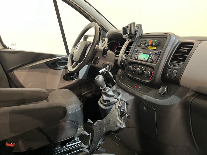 Renault Trafic 1.6 dCi T27 L1H1 Servicebus / Bott Inrichting / Euro 6 / 220V. / Airco / Cruise Control / Camera / Trekhaak - Small van: picture 3 Renault Trafic 1.6 dCi T27 L1H1 Servicebus / Bott Inrichting / Euro 6 / 220V. / Airco / Cruise Control / Camera / Trekhaak - Small van: picture 3
