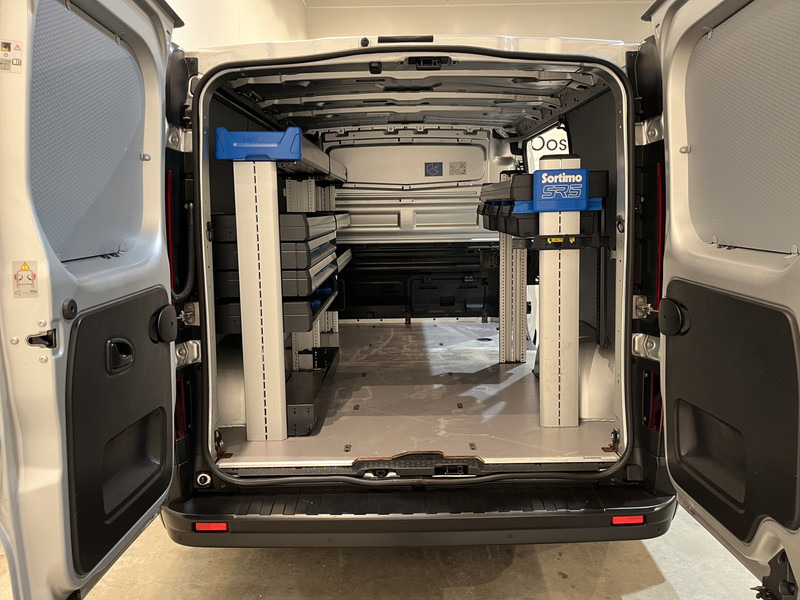Renault Trafic 2.0 dCi L1H1 120 PK Servicebus / Sortimo Inrichting / Euro 6 / Airco / Camera / CarPlay / Cruise Control / Navigatie / 3-Zits / 27.800 KM !! / BPM VRIJ !! - Small van: picture 4 Renault Trafic 2.0 dCi L1H1 120 PK Servicebus / Sortimo Inrichting / Euro 6 / Airco / Camera / CarPlay / Cruise Control / Navigatie / 3-Zits / 27.800 KM !! / BPM VRIJ !! - Small van: picture 4