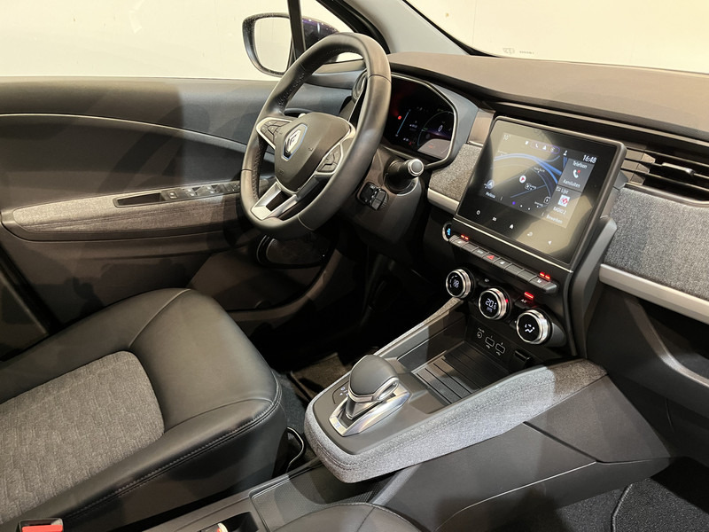 Renault ZOE R110 Experience 52 kWh (Huuraccu) / CarPlay / Camera / Airco / Cruise Control / LMV / Navigatie / 11.000 KM !! Prijs ex BTW € 9.050- - Hatchback: picture 4 Renault ZOE R110 Experience 52 kWh (Huuraccu) / CarPlay / Camera / Airco / Cruise Control / LMV / Navigatie / 11.000 KM !! Prijs ex BTW € 9.050- - Hatchback: picture 4