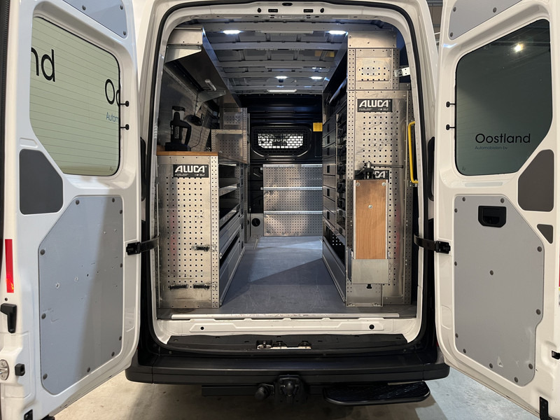 Volkswagen Crafter 35 2.0 TDI L3H3 140 PK RWD Servicebus / Aluca Inrichting / Euro 6 / Trekhaak 3000 KG / Airco / Camera / Navigatie / CarPlay - Panel van: picture 4 Volkswagen Crafter 35 2.0 TDI L3H3 140 PK RWD Servicebus / Aluca Inrichting / Euro 6 / Trekhaak 3000 KG / Airco / Camera / Navigatie / CarPlay - Panel van: picture 4