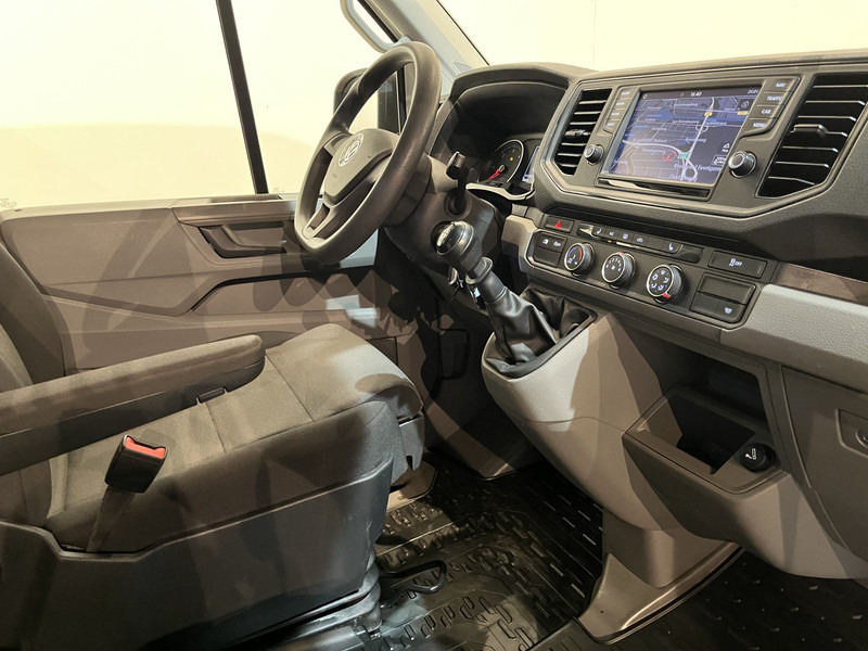 Volkswagen Crafter 35 2.0 TDI L3H3 140 PK RWD Servicebus / Aluca Inrichting / Euro 6 / Trekhaak 3000 KG / Airco / Camera / Navigatie / CarPlay - Panel van: picture 3 Volkswagen Crafter 35 2.0 TDI L3H3 140 PK RWD Servicebus / Aluca Inrichting / Euro 6 / Trekhaak 3000 KG / Airco / Camera / Navigatie / CarPlay - Panel van: picture 3