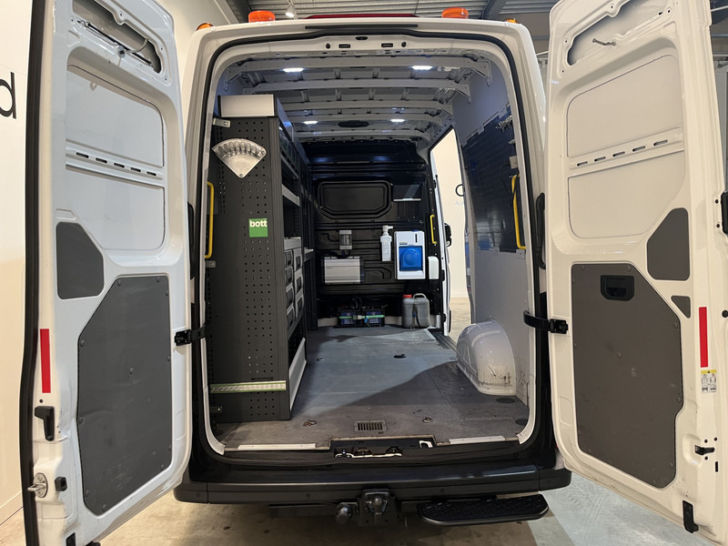 Volkswagen Crafter 35 2.0 TDI L3H3 180 PK Servicebus / Bott Inrichting / Euro 6 / Trekhaak 3000 KG / 220V. / Airco / Navigatie / CarPlay / Cruise Control / PDC 85.250 KM !! - Panel van, Combi van: picture 5 Volkswagen Crafter 35 2.0 TDI L3H3 180 PK Servicebus / Bott Inrichting / Euro 6 / Trekhaak 3000 KG / 220V. / Airco / Navigatie / CarPlay / Cruise Control / PDC 85.250 KM !! - Panel van, Combi van: picture 5