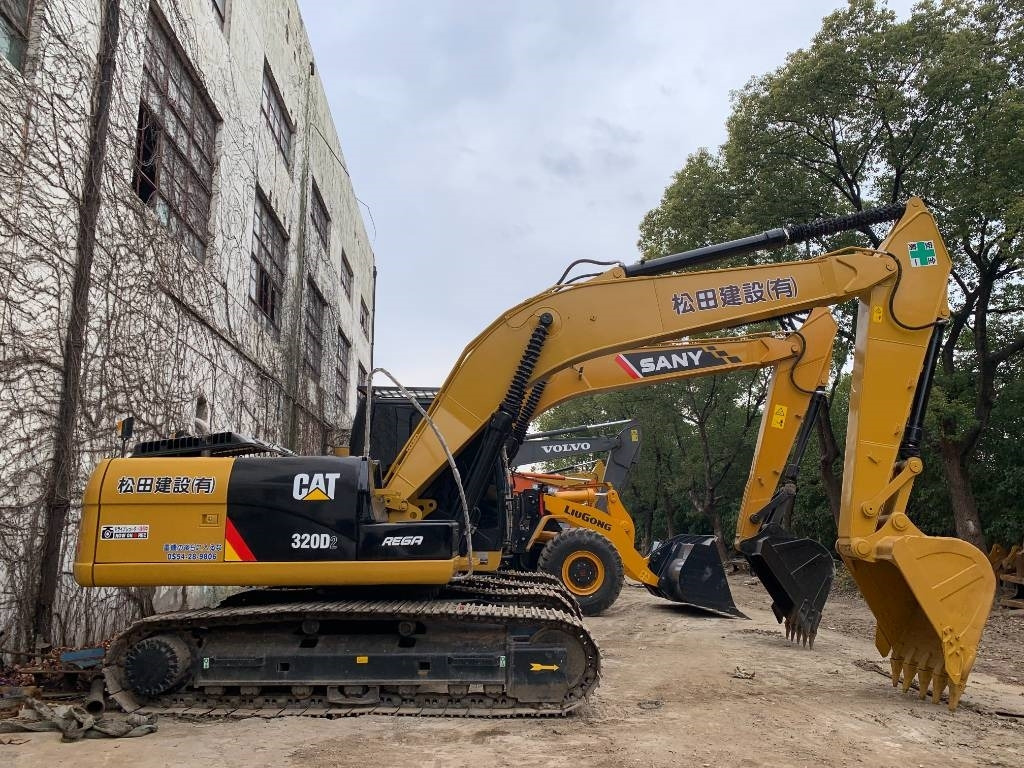 CAT 320D2 - Crawler excavator: picture 1 CAT 320D2 - Crawler excavator: picture 1