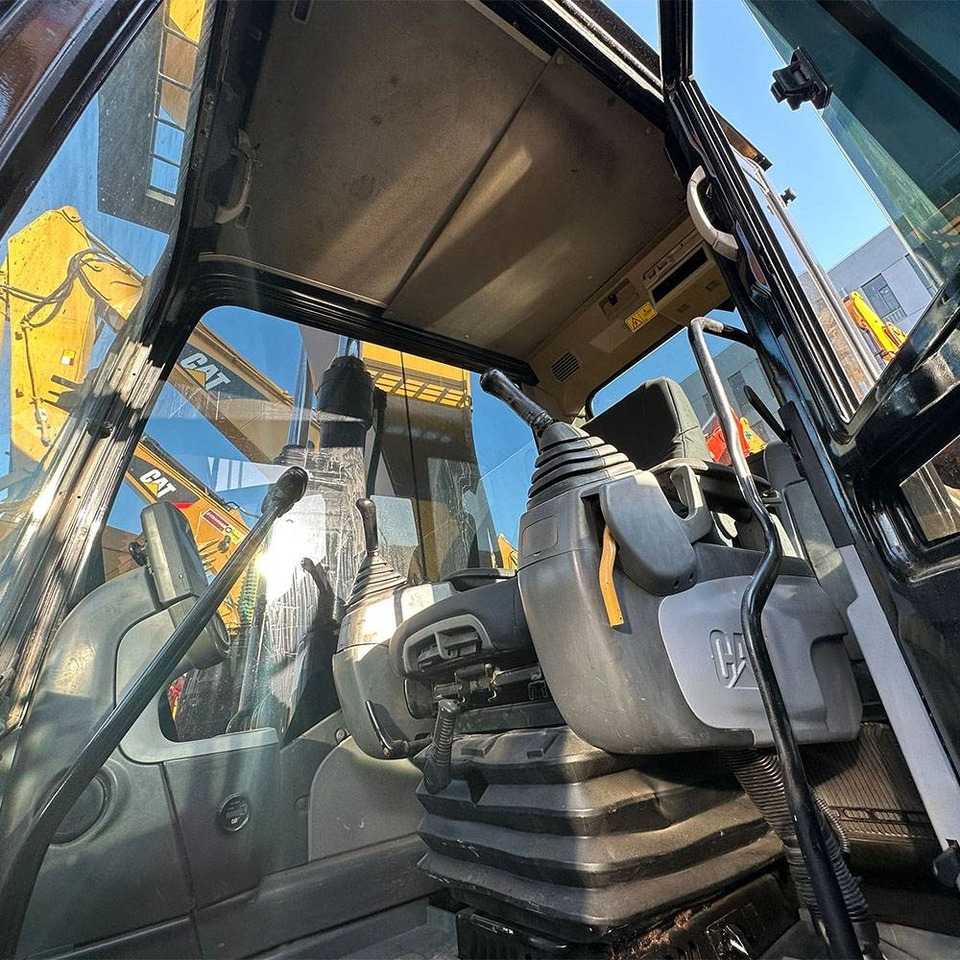 CAT 323 D - Crawler excavator: picture 3 CAT 323 D - Crawler excavator: picture 3