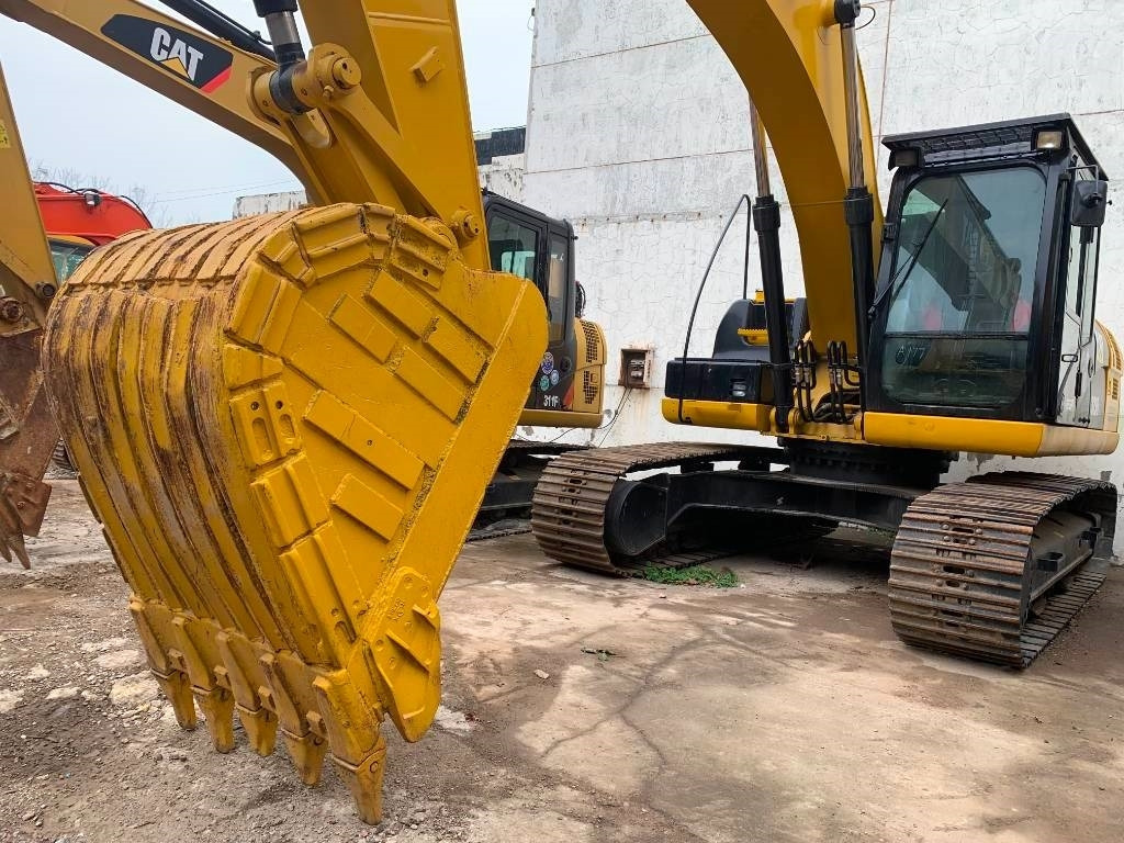 CAT 323 D L - Crawler excavator: picture 2 CAT 323 D L - Crawler excavator: picture 2
