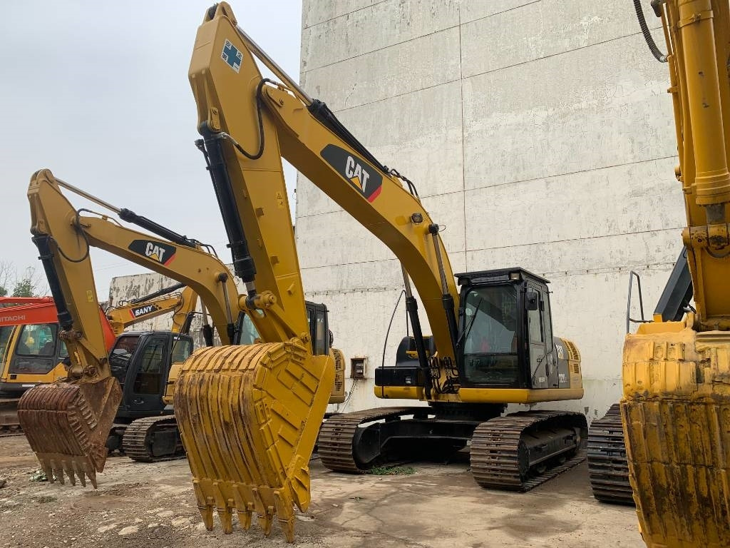 CAT 323 D L - Crawler excavator: picture 1 CAT 323 D L - Crawler excavator: picture 1