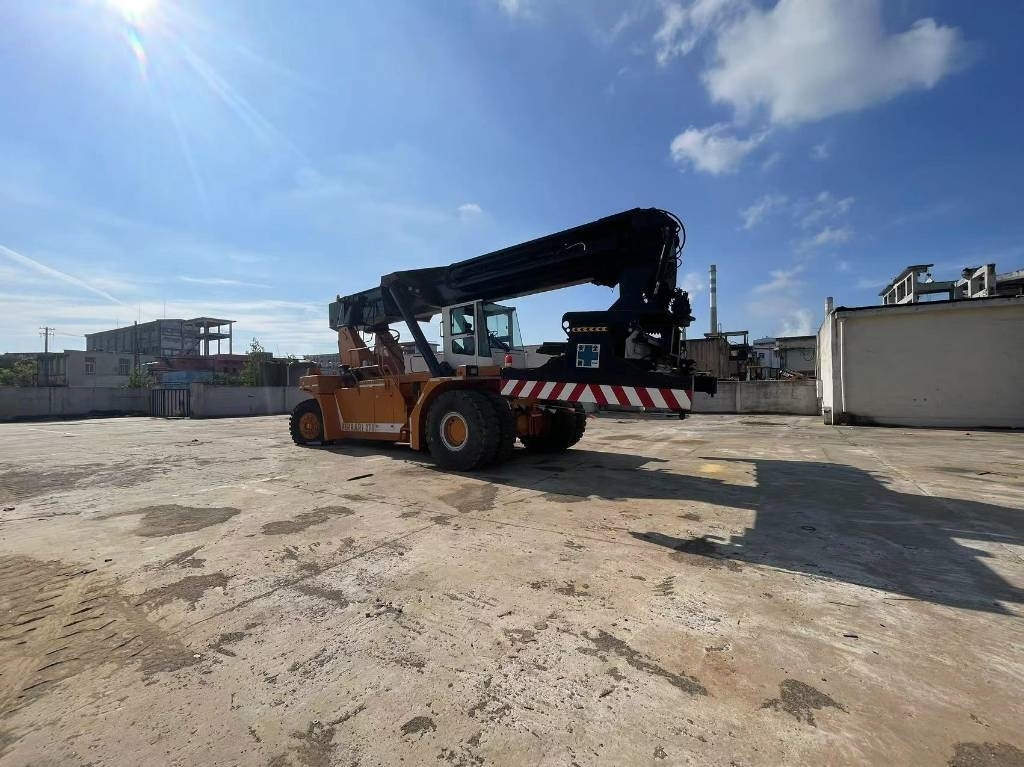 CVS Ferrari F 278 - Reach stacker: picture 2 CVS Ferrari F 278 - Reach stacker: picture 2