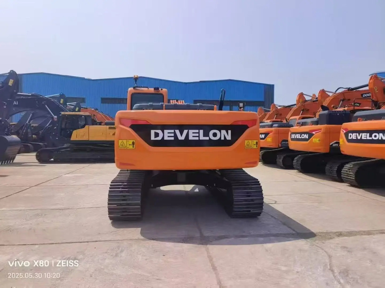 Develon DX220LCA-2M - Excavator: picture 2 Develon DX220LCA-2M - Excavator: picture 2