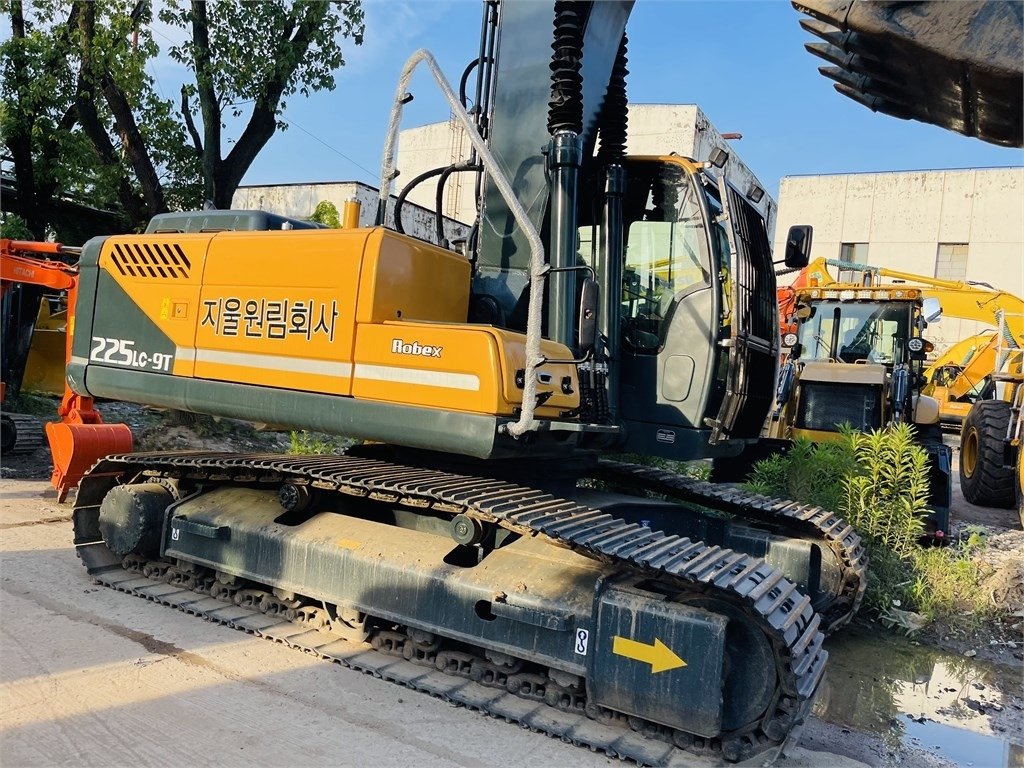 Hyundai 225 lc 9t - Crawler excavator: picture 2 Hyundai 225 lc 9t - Crawler excavator: picture 2