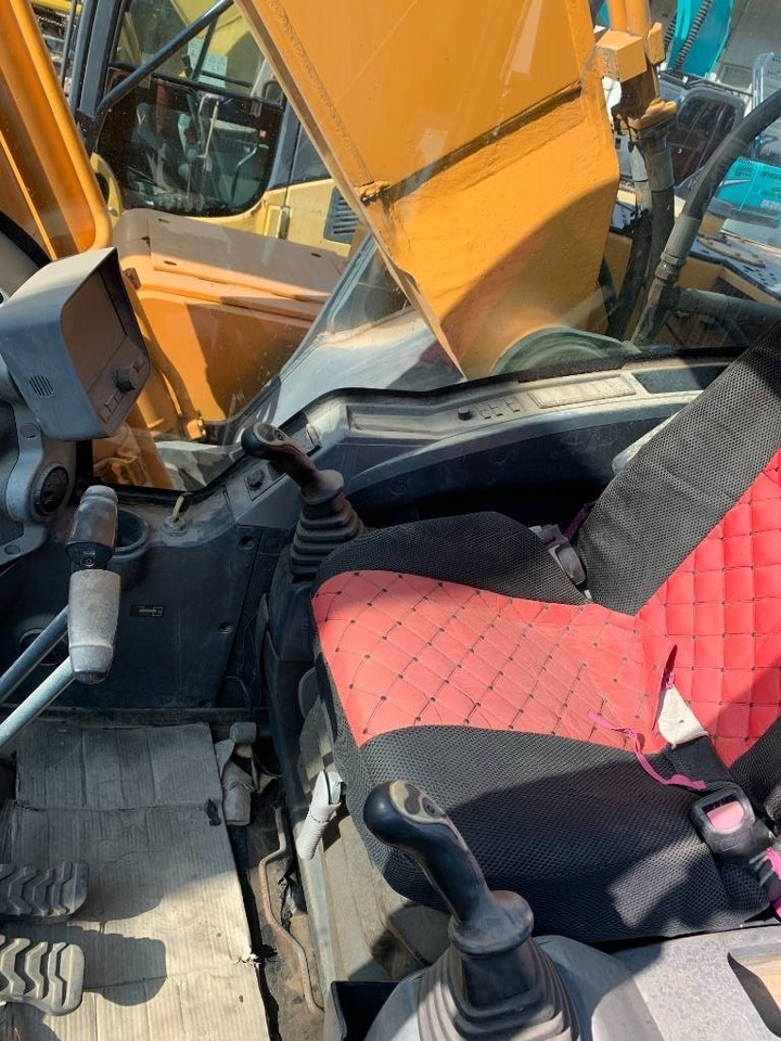 Hyundai 305LC-9T - Crawler excavator: picture 5 Hyundai 305LC-9T - Crawler excavator: picture 5