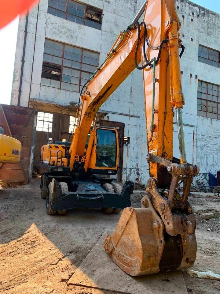 Hyundai R210W-9 - Crawler excavator: picture 2 Hyundai R210W-9 - Crawler excavator: picture 2