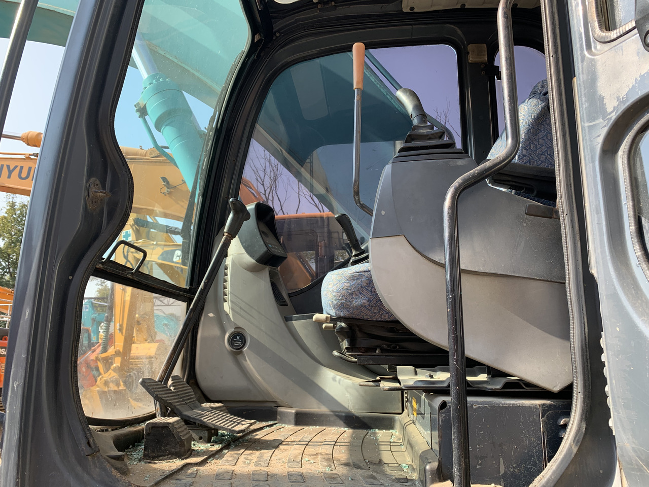 KOBELCO SK210LC-8 - Crawler excavator: picture 3 KOBELCO SK210LC-8 - Crawler excavator: picture 3