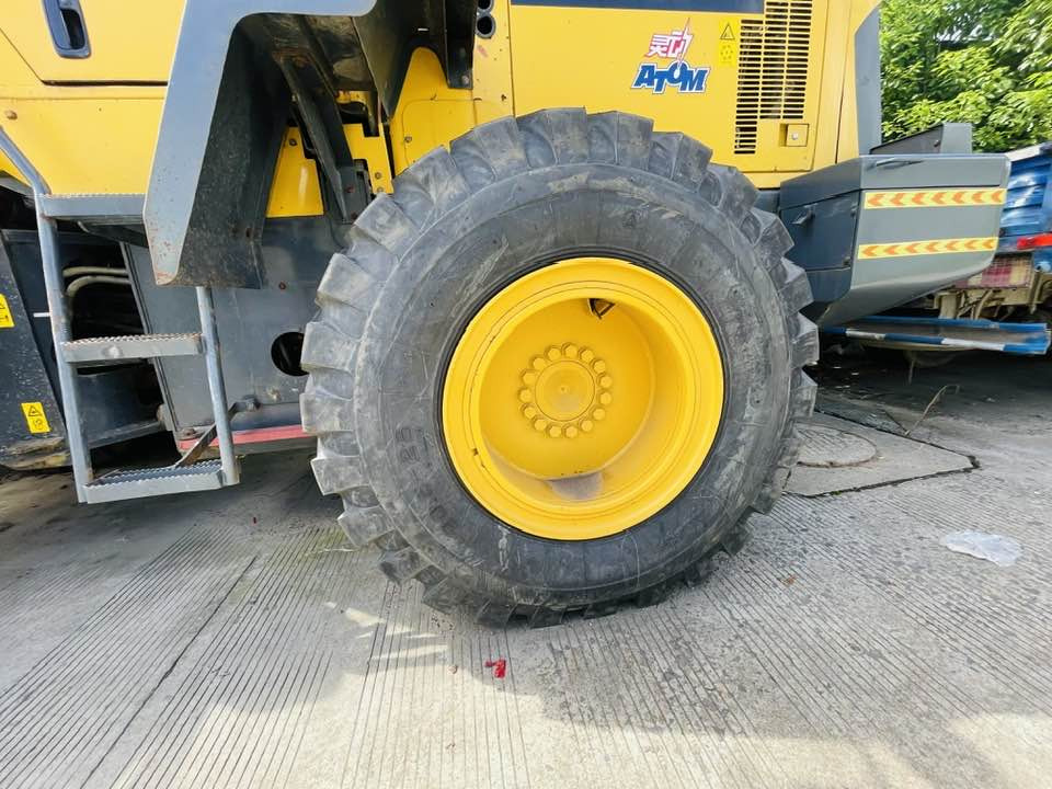 Komatsu WA320-8 - Wheel loader: picture 5 Komatsu WA320-8 - Wheel loader: picture 5