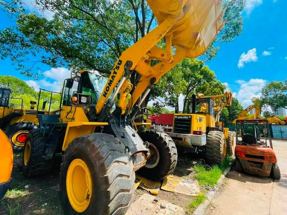 Komatsu WA380-6 - Wheel loader: picture 2 Komatsu WA380-6 - Wheel loader: picture 2