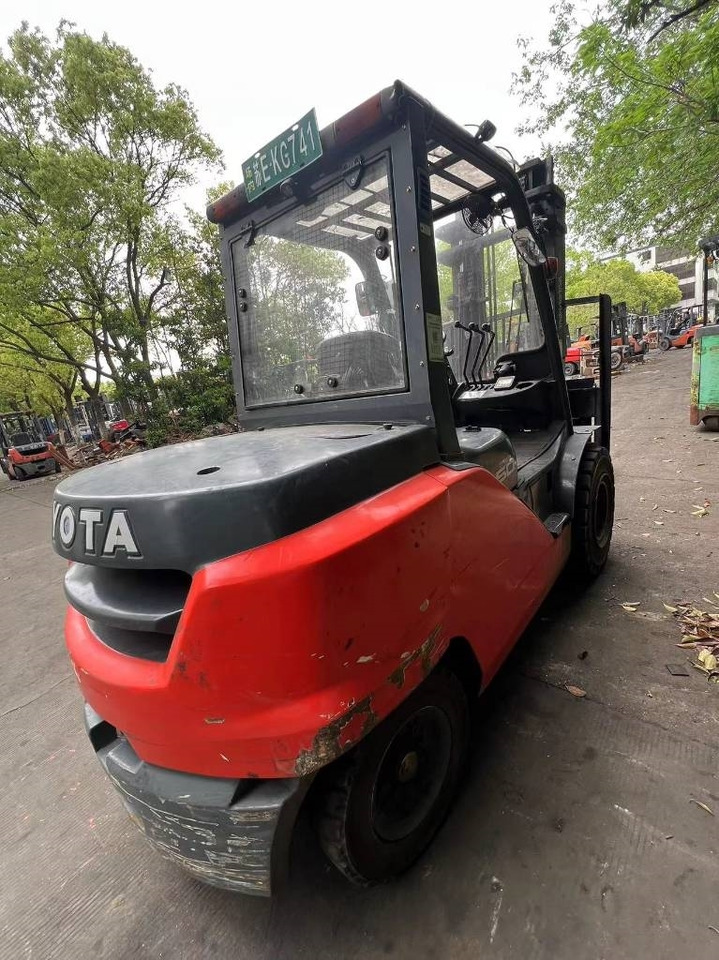 Toyota 8FD50N - Material handling equipment: picture 4 Toyota 8FD50N - Material handling equipment: picture 4