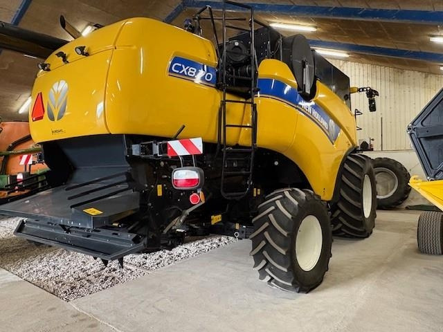 New Holland CX8.70 SLH  - Combine harvester: picture 1 New Holland CX8.70 SLH  - Combine harvester: picture 1