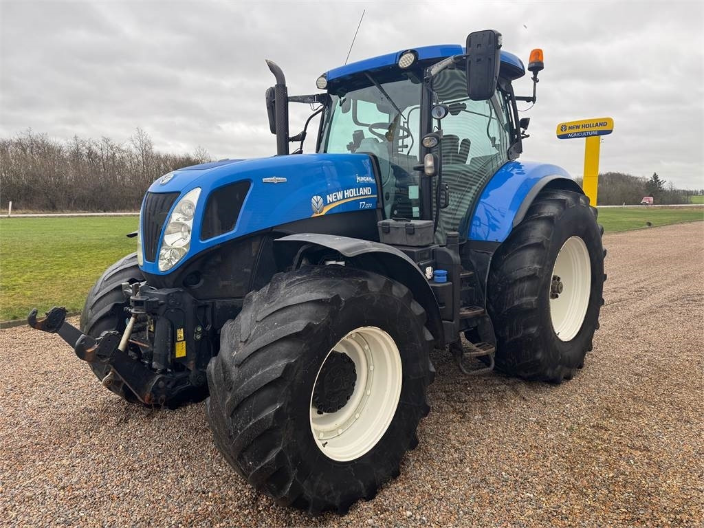 New Holland T7.220 AC - Farm tractor: picture 5 New Holland T7.220 AC - Farm tractor: picture 5