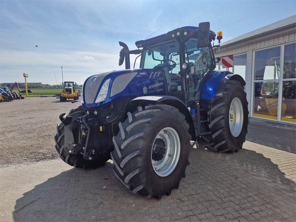New Holland T7.270AC STAGE V - Farm tractor: picture 2 New Holland T7.270AC STAGE V - Farm tractor: picture 2