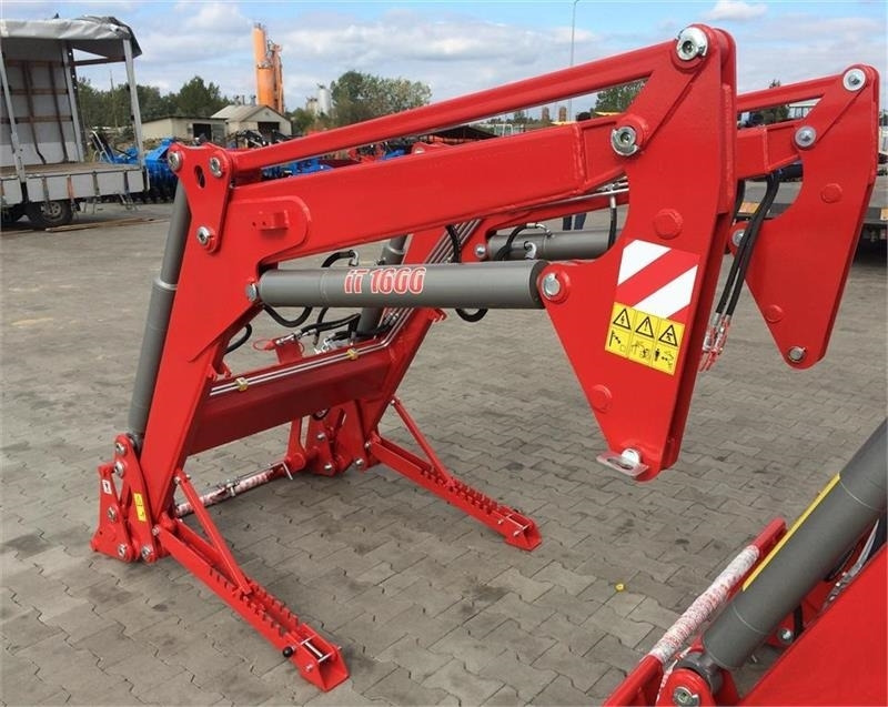 - - - J-Maskiner IT 1600 - Front loader for tractor: picture 4 - - - J-Maskiner IT 1600 - Front loader for tractor: picture 4