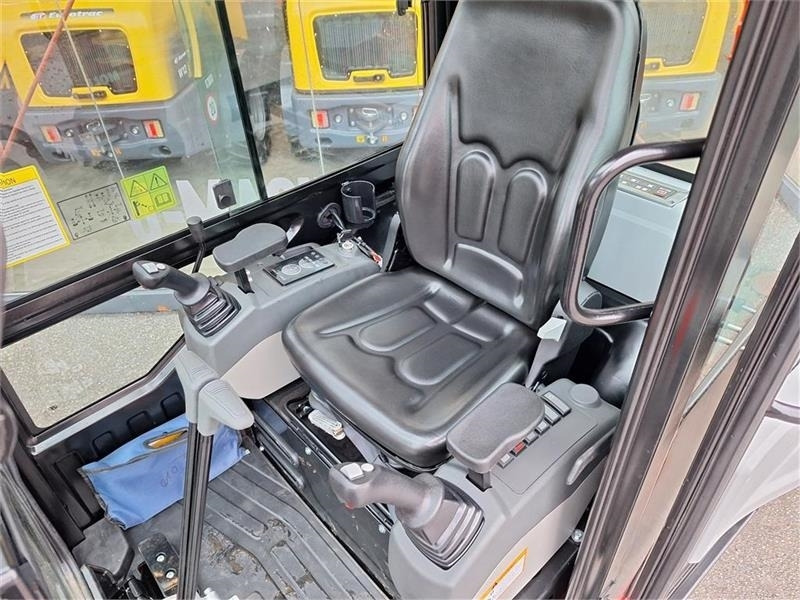 Mini excavator Mole M20: picture 11