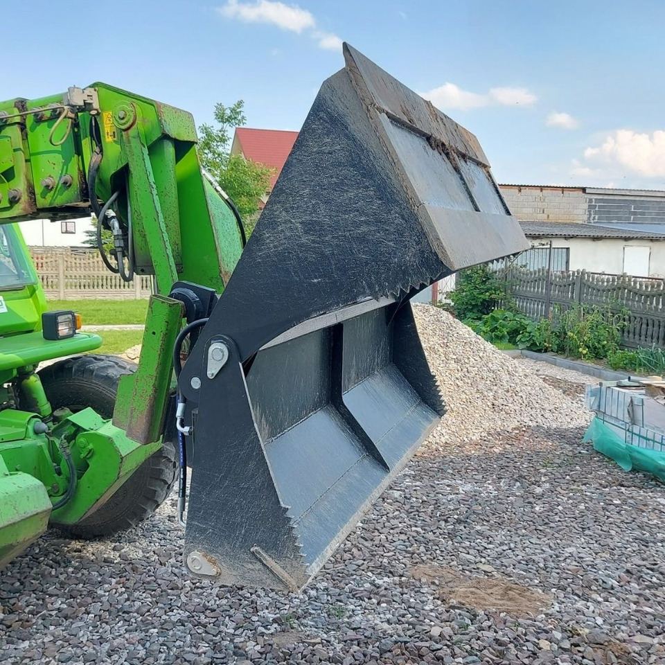 Metal-Technik Łyżka 4w1 do ładowacza czołowego 2200 - Loader bucket: picture 4 Metal-Technik Łyżka 4w1 do ładowacza czołowego 2200 - Loader bucket: picture 4