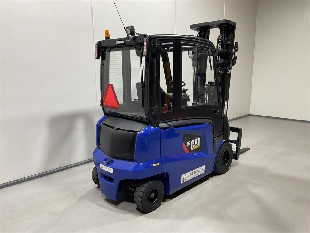 CAT EP35N - Electric forklift: picture 2 CAT EP35N - Electric forklift: picture 2