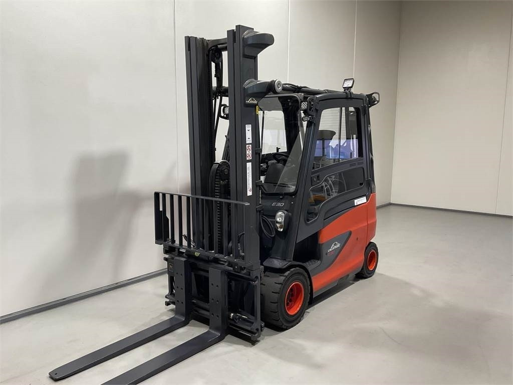 Linde E30/600-02 - Electric forklift: picture 4 Linde E30/600-02 - Electric forklift: picture 4