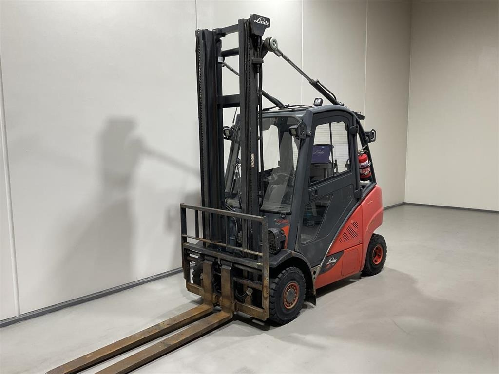 Linde H25D-02 - Diesel forklift: picture 4 Linde H25D-02 - Diesel forklift: picture 4