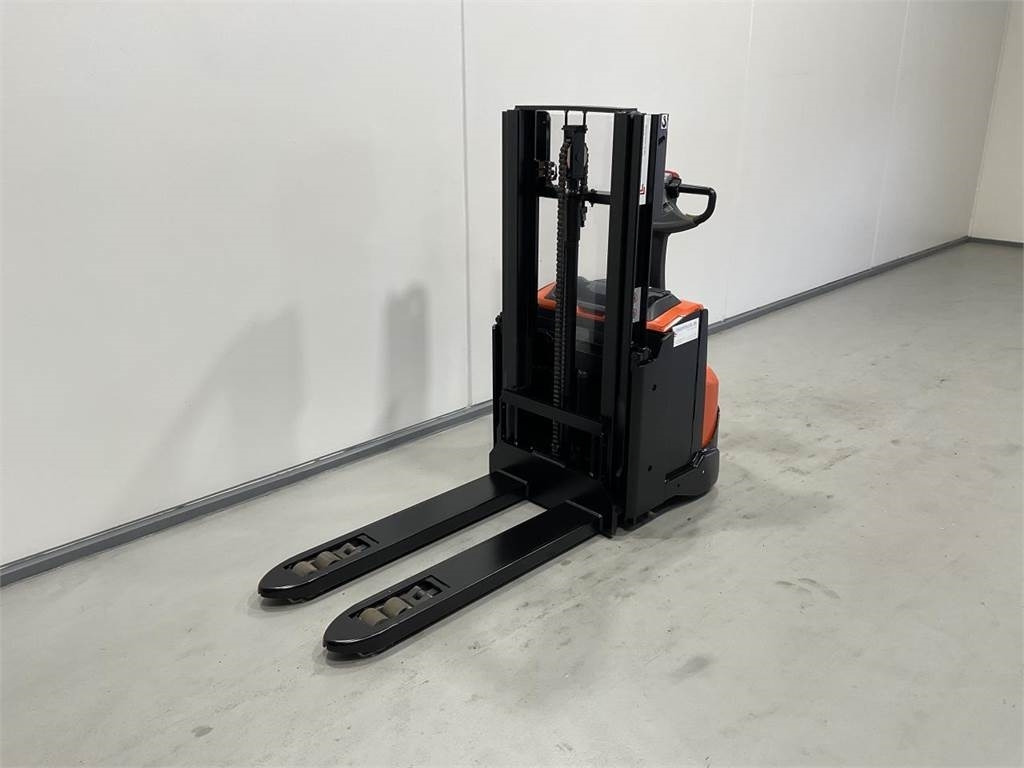 Toyota SWE200D - Stacker: picture 4 Toyota SWE200D - Stacker: picture 4