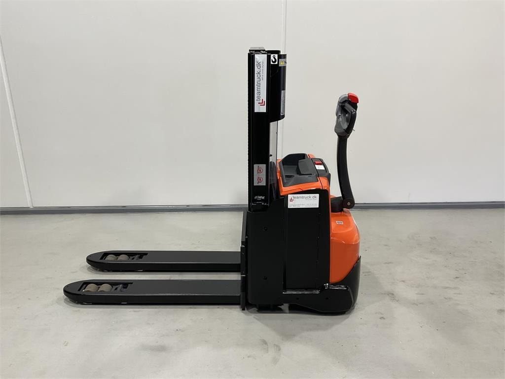 Toyota SWE200D  - Stacker: picture 3 Toyota SWE200D  - Stacker: picture 3