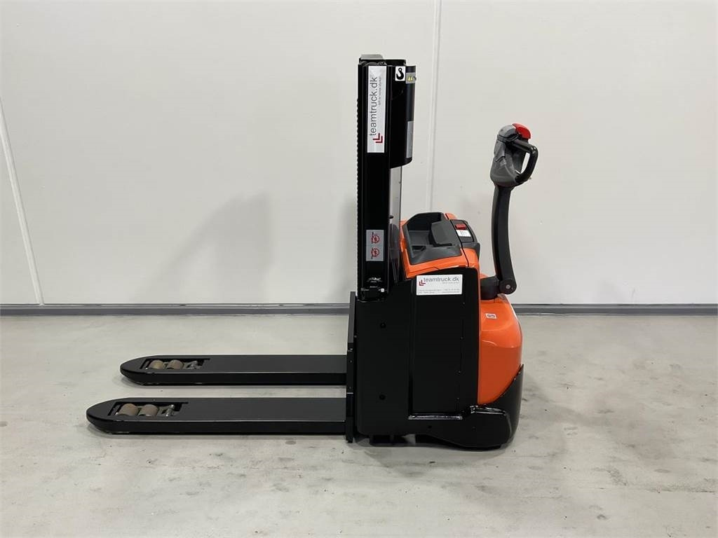 Toyota SWE200D - Stacker: picture 3 Toyota SWE200D - Stacker: picture 3