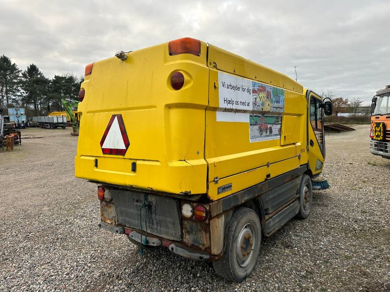 Johnston CN400 - Road sweeper: picture 3 Johnston CN400 - Road sweeper: picture 3