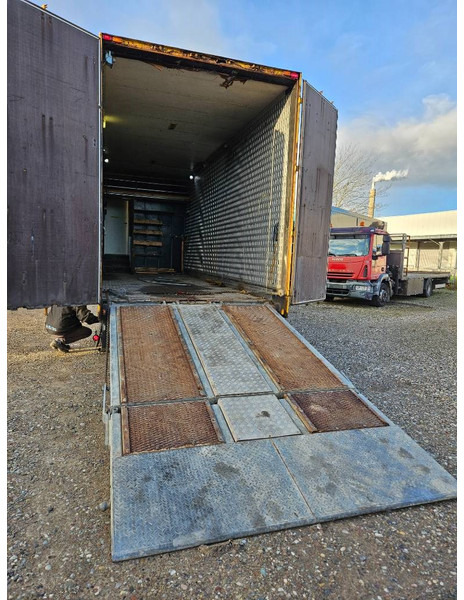 Montracon Racing// machinetrailer // Living area - Low loader semi-trailer: picture 3 Montracon Racing// machinetrailer // Living area - Low loader semi-trailer: picture 3