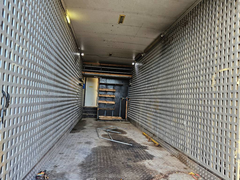 Montracon Racing// machinetrailer // Living area - Low loader semi-trailer: picture 5 Montracon Racing// machinetrailer // Living area - Low loader semi-trailer: picture 5