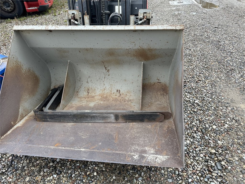 NP A18 truck with shovel and forks - Electric forklift: picture 3 NP A18 truck with shovel and forks - Electric forklift: picture 3