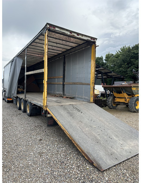 Schmitz Cargobull Machine transport trailer with bag ramp - Low loader semi-trailer: picture 1 Schmitz Cargobull Machine transport trailer with bag ramp - Low loader semi-trailer: picture 1