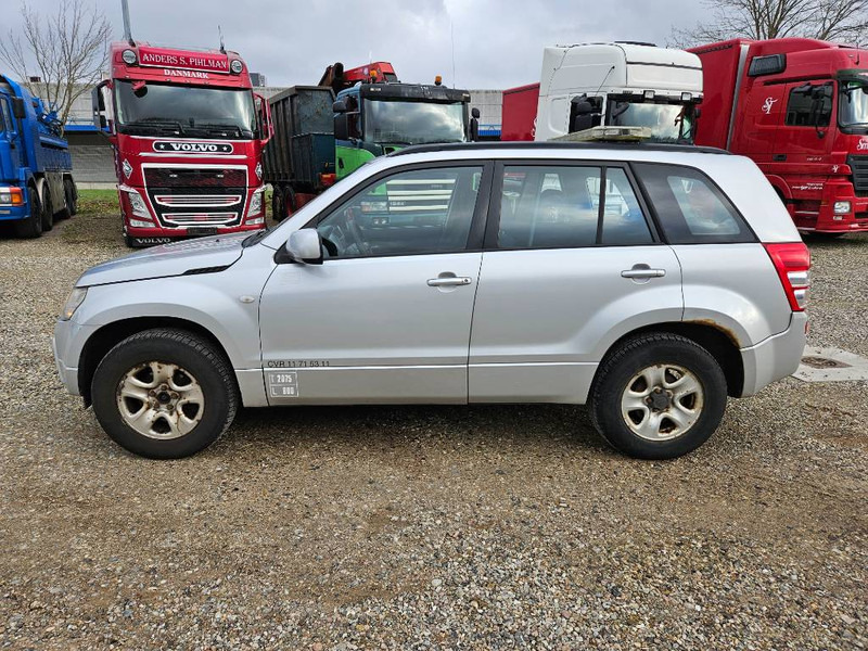 Suzuki Grand Vitara 2,0 GLX aut. Van 5d - Box van: picture 2 Suzuki Grand Vitara 2,0 GLX aut. Van 5d - Box van: picture 2