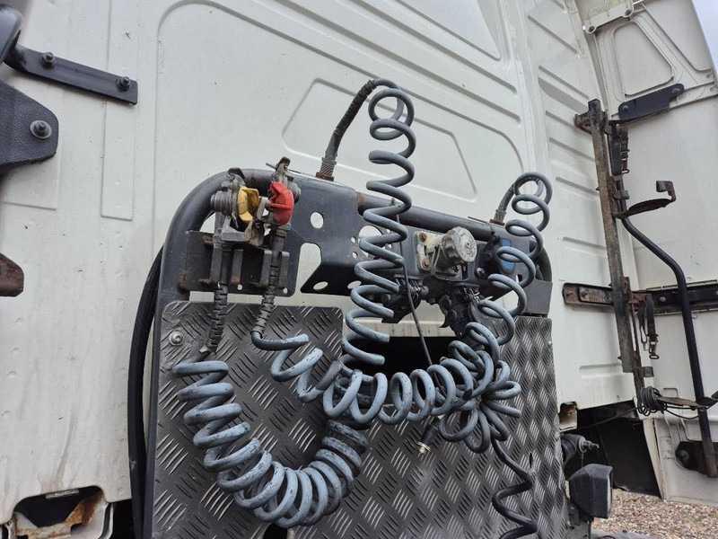 Tractor unit Volvo FH 500 6x2 // Hydraulic // Double boogie: picture 11