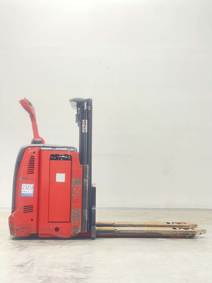 Linde D12-133 - Stacker: picture 3 Linde D12-133 - Stacker: picture 3