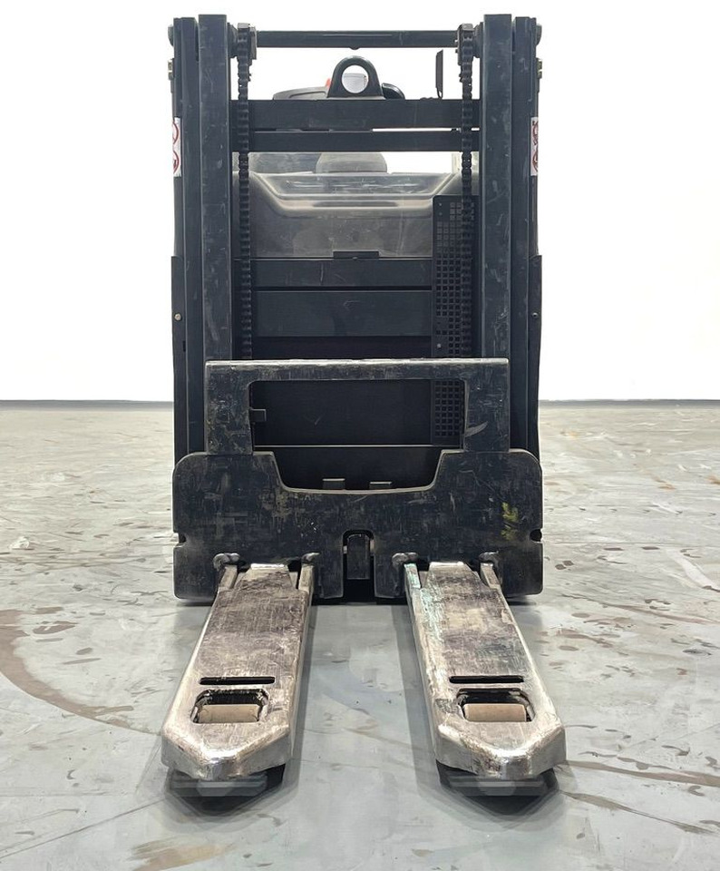 Linde D12HPSP-133 - Stacker: picture 4 Linde D12HPSP-133 - Stacker: picture 4