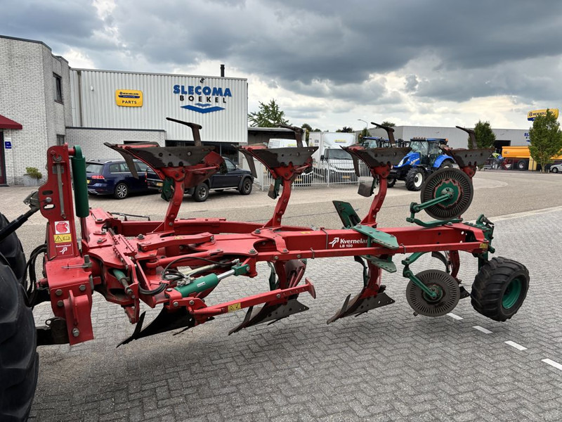 Kverneland LB100 4-Schaar Ploeg met Vorenpakker - Plow: picture 1 Kverneland LB100 4-Schaar Ploeg met Vorenpakker - Plow: picture 1