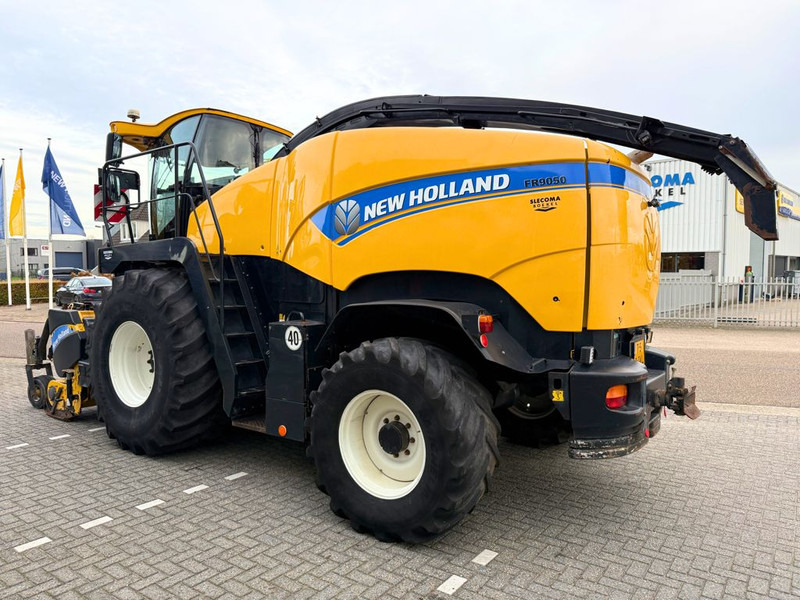 New Holland FR9050 - Forage harvester: picture 2 New Holland FR9050 - Forage harvester: picture 2