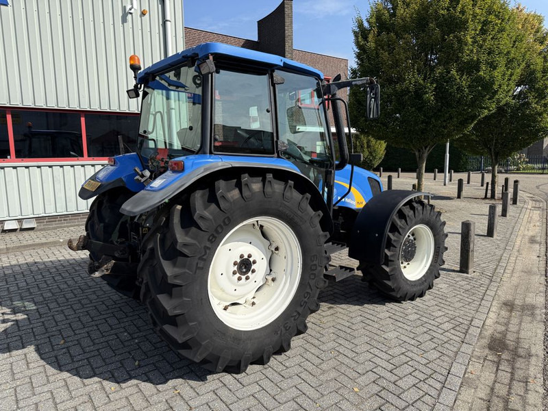 New Holland TL90A 4WD - Farm tractor: picture 4 New Holland TL90A 4WD - Farm tractor: picture 4