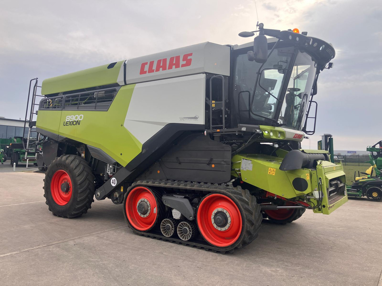 Claas Lexion 8900 + 1230 Convio flex - Combine harvester: picture 1 Claas Lexion 8900 + 1230 Convio flex - Combine harvester: picture 1