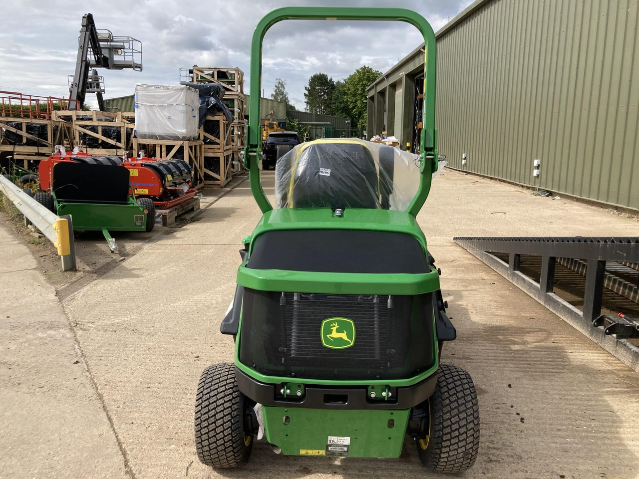 John Deere 1550 front mower - Garden mower: picture 5 John Deere 1550 front mower - Garden mower: picture 5