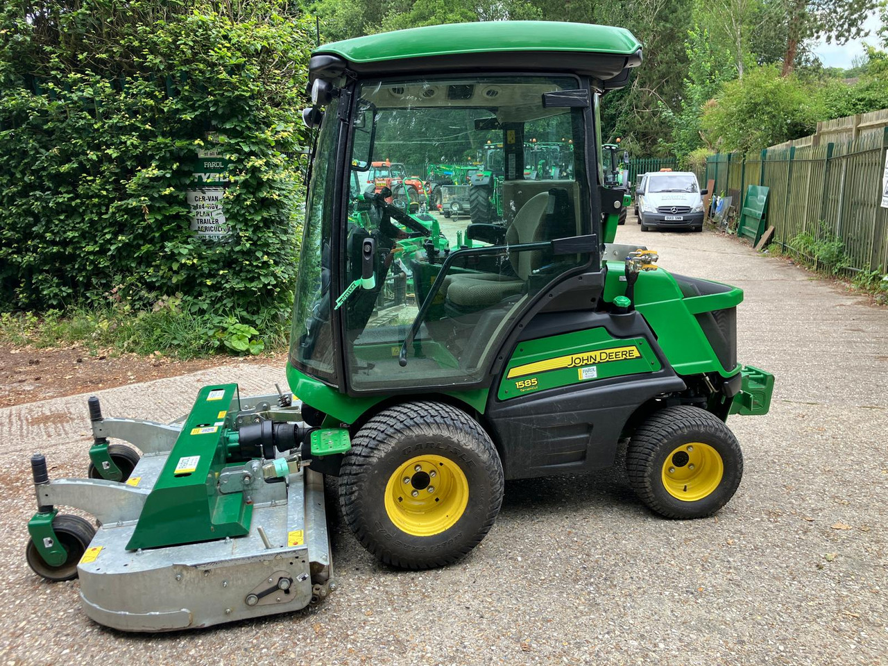 John Deere 1585 out front mower - Garden mower: picture 4 John Deere 1585 out front mower - Garden mower: picture 4
